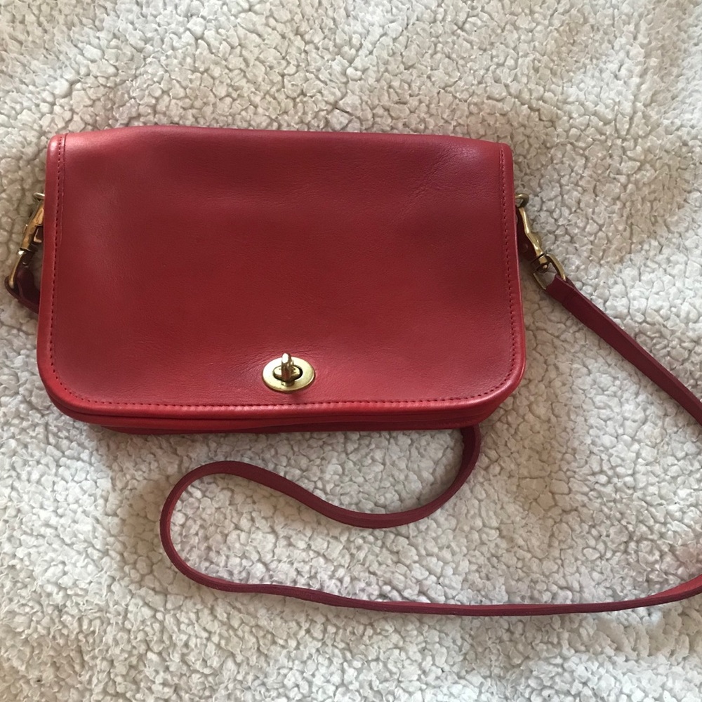 Small crossbody leather purse.